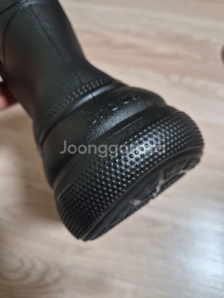 크록스 클래식 크러쉬 레인부츠--1