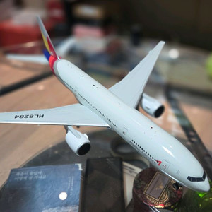 Asiana Airlines B777-200ER