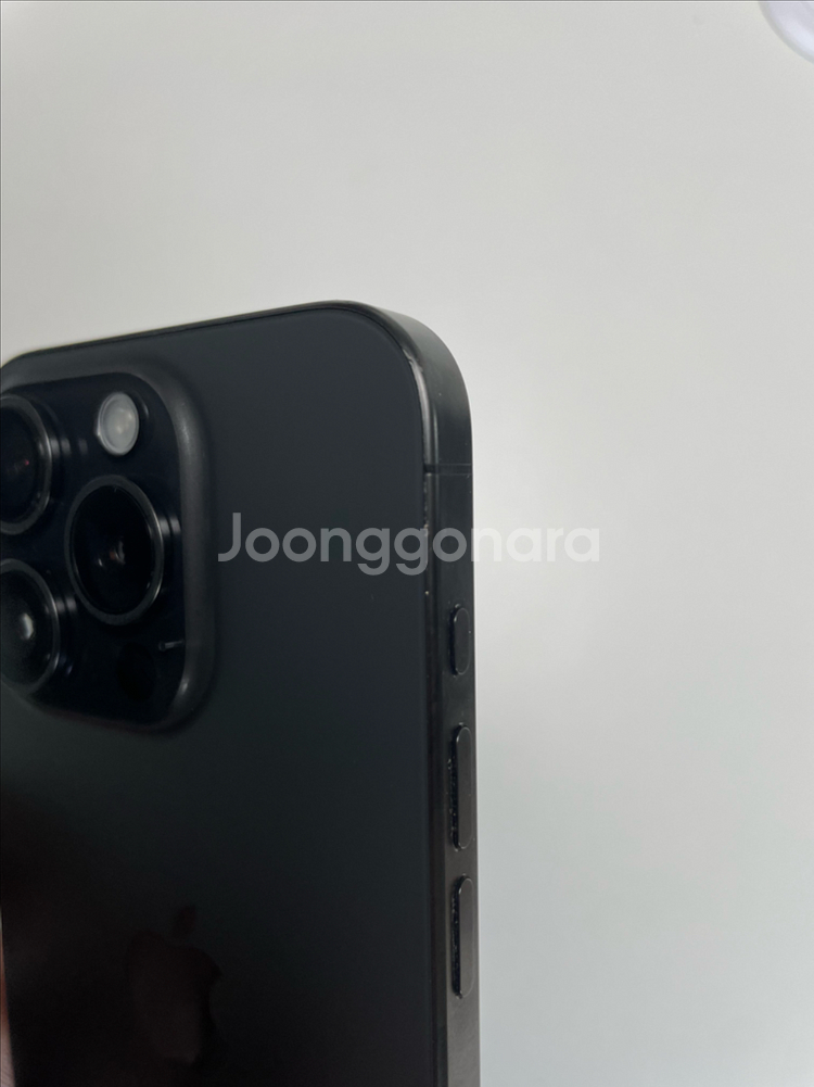 아이폰15Pro 블랙 티타늄 256GB 팝니다--1