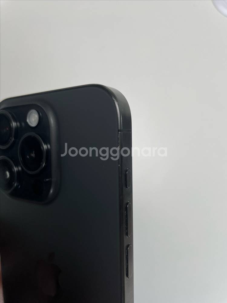 아이폰15Pro 블랙 티타늄 256GB 팝니다--9