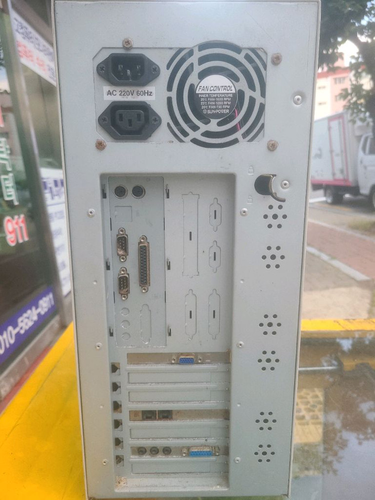 펜티엄2 본체 25년 정도 지난 구형컴퓨터--1