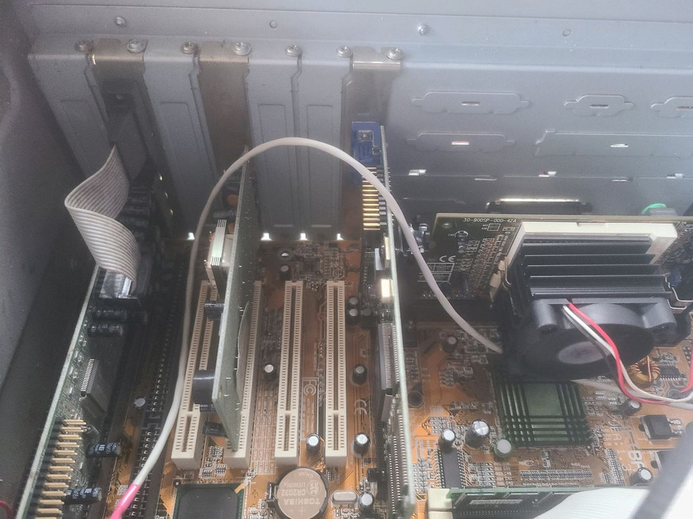 펜티엄2 본체 25년 정도 지난 구형컴퓨터--2