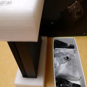 엑스박스원엑스 XBOX ONE X 1TB +어쎄신발할라