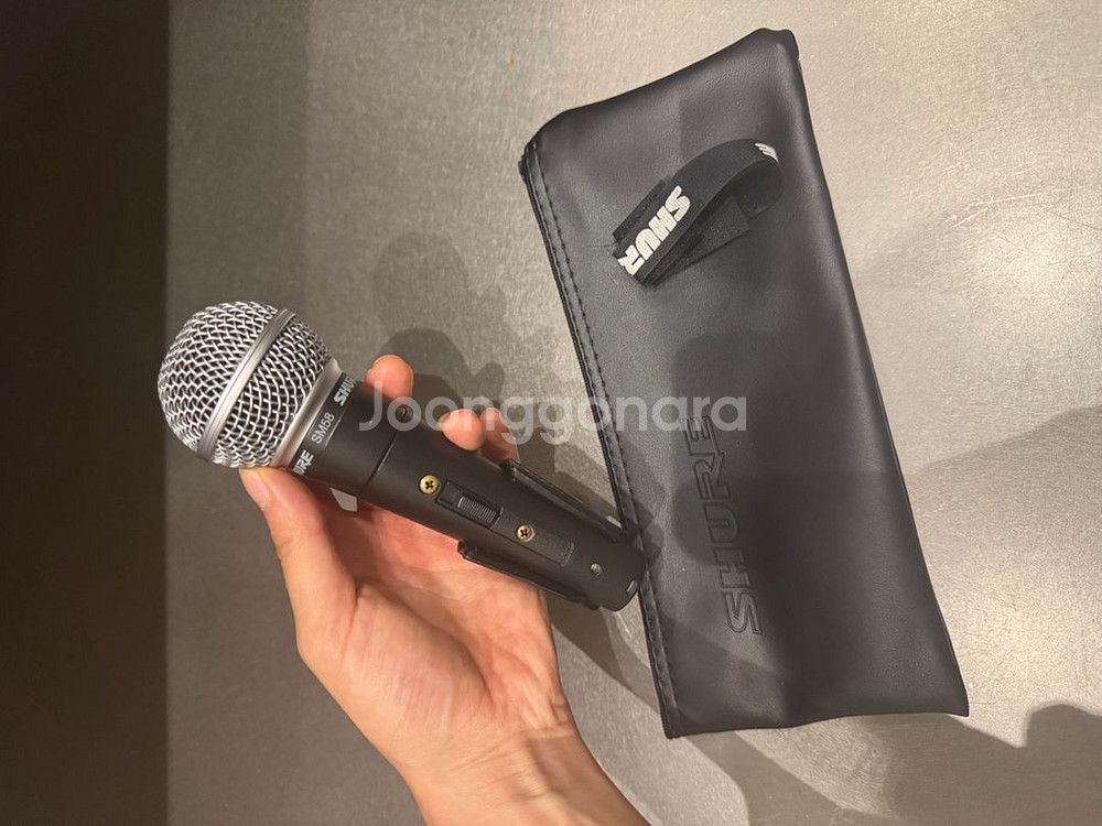 슈어 SM58 마이크입니다--0
