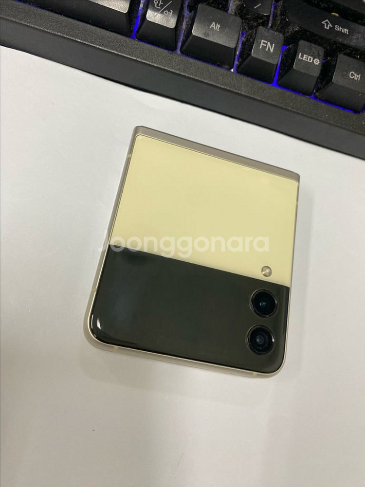 SK 갤럭시Z플립3 크림 AA급 256G 무잔상 효도폰--0