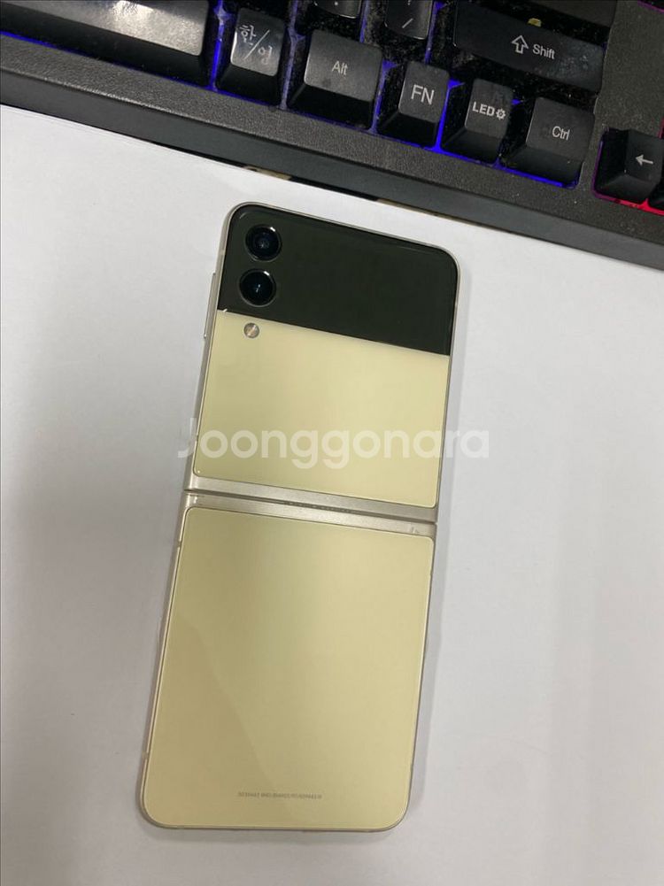 SK 갤럭시Z플립3 크림 AA급 256G 무잔상 효도폰--1