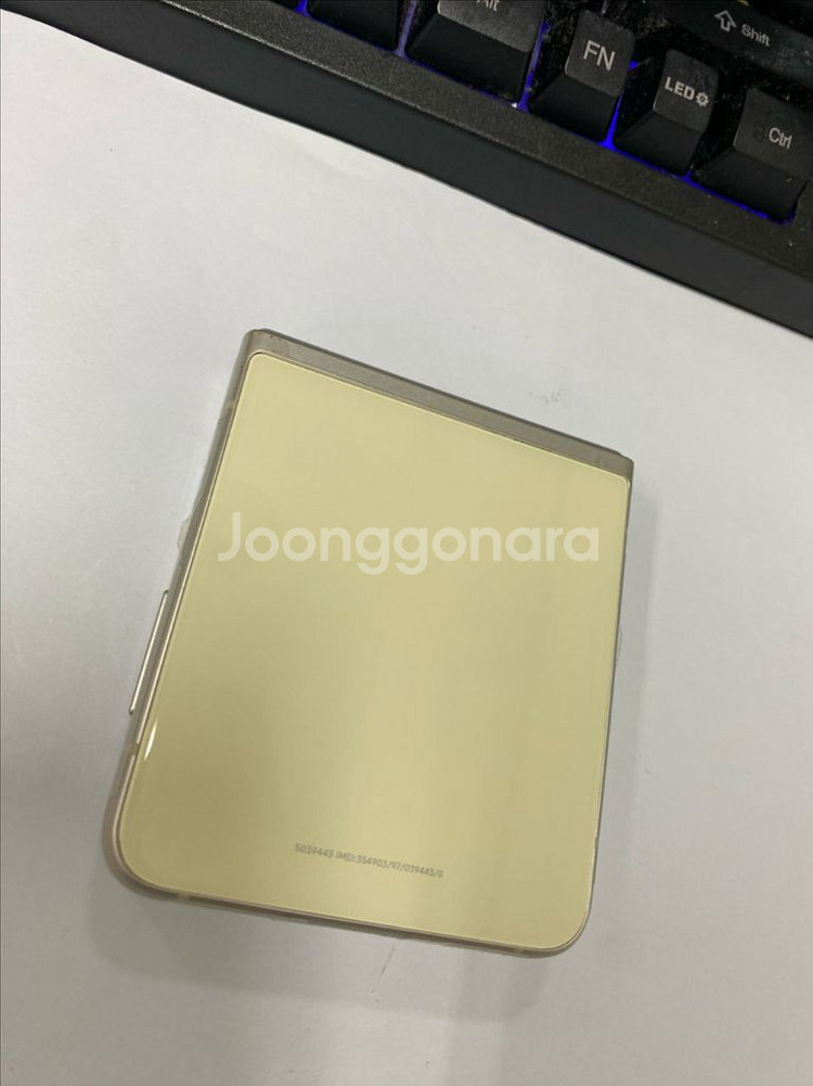 SK 갤럭시Z플립3 크림 AA급 256G 무잔상 효도폰--2
