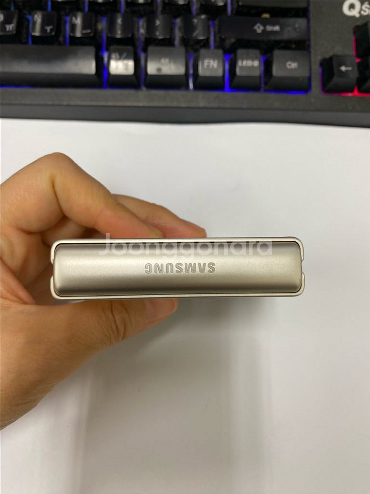 SK 갤럭시Z플립3 크림 AA급 256G 무잔상 효도폰--5