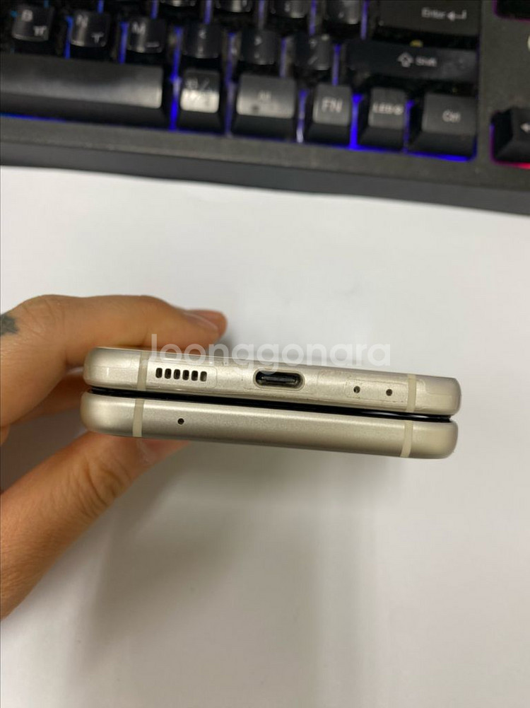 SK 갤럭시Z플립3 크림 AA급 256G 무잔상 효도폰--8