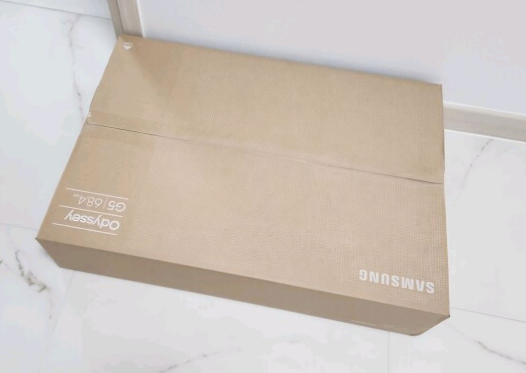 (미개봉) 삼성 모니터 27인치 QHD 180Hz--9