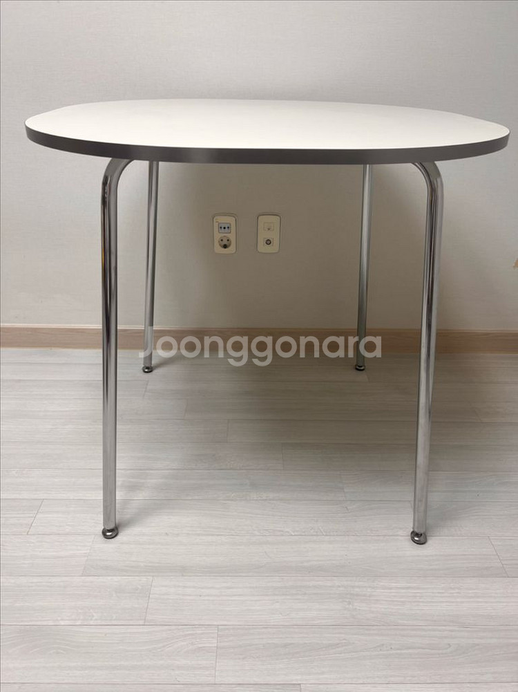 모던 화이트 식탁 테이블 판매합니다--1