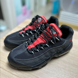나이키 에어맥스95 검빨 팝니다.
