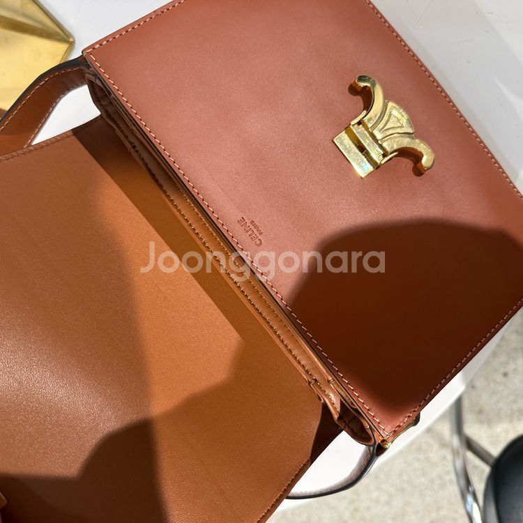 셀린느 클래식 트리오페 숄더백 미디움 내추럴 카프스킨--7