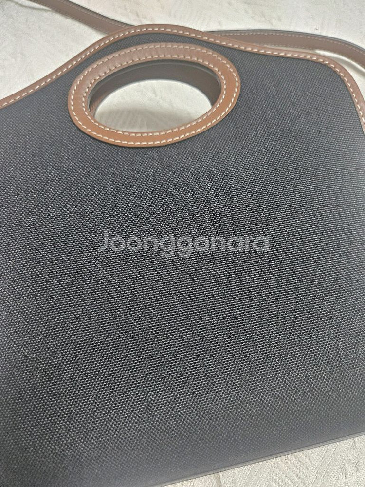 (정품)버버리 미니포켓 토트백 블랙 탄--5