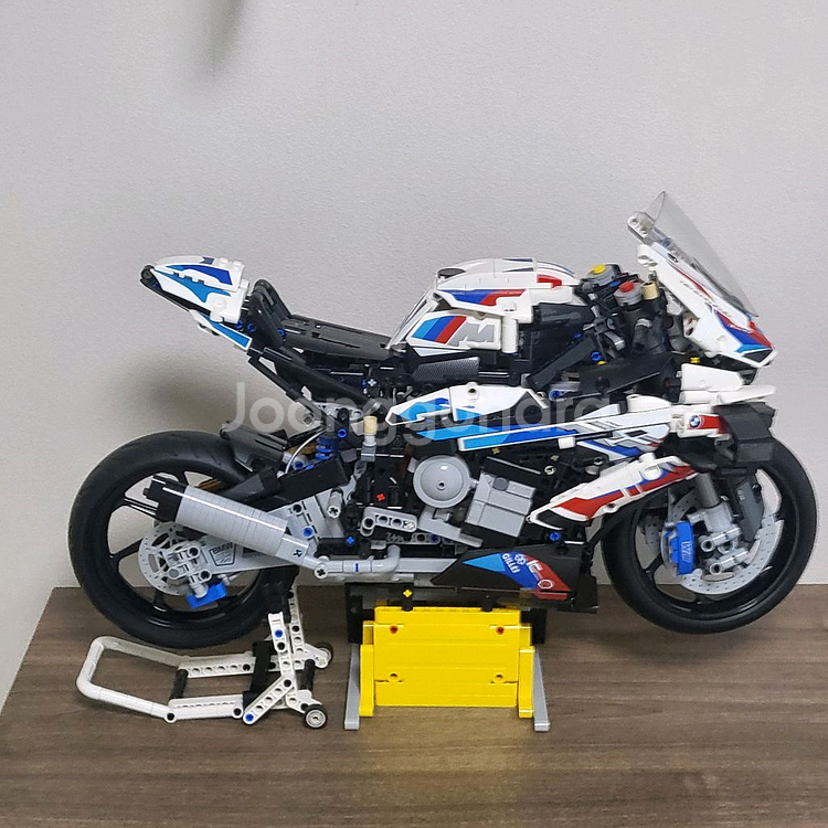 레고 테크닉 42130 BMW 입니다--4