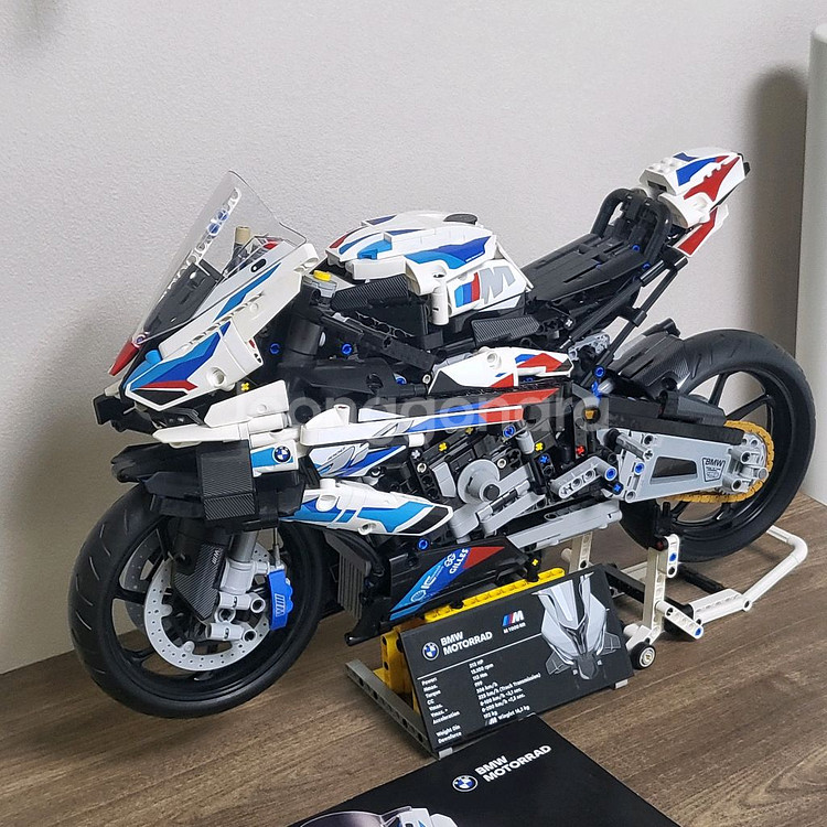 레고 테크닉 42130 BMW 입니다--2