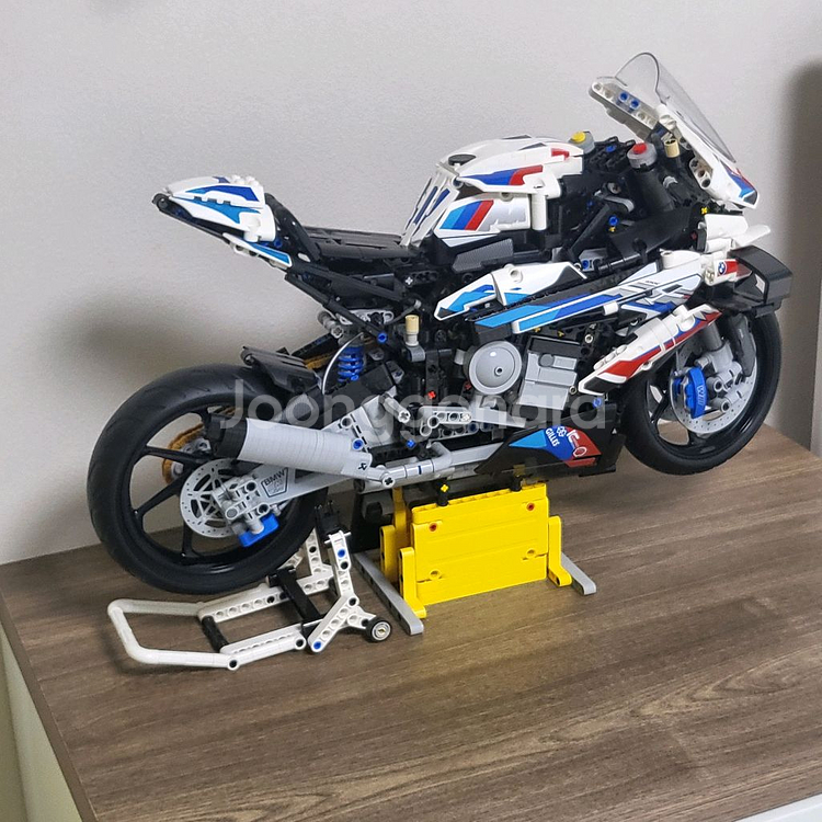 레고 테크닉 42130 BMW 입니다--5