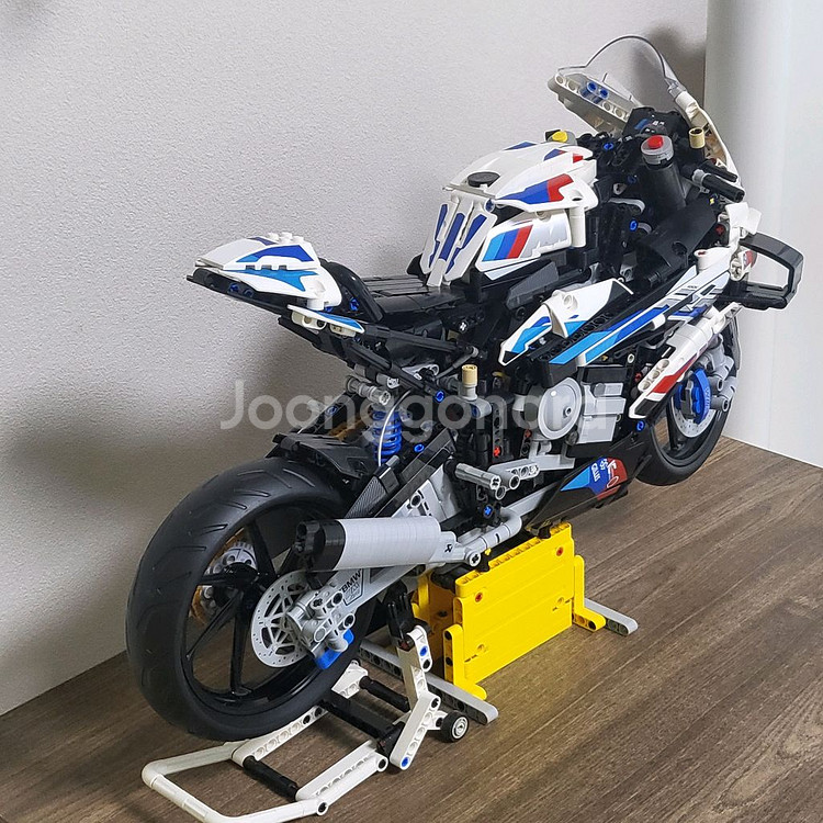 레고 테크닉 42130 BMW 입니다--6