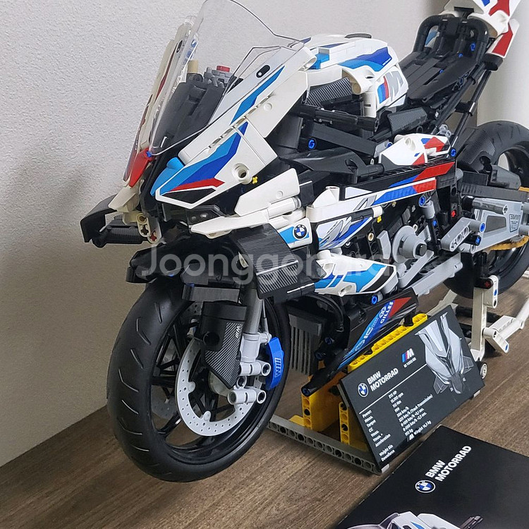 레고 테크닉 42130 BMW 입니다--3