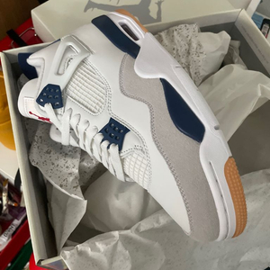 조던4 x nike sb 새상품팝니다.