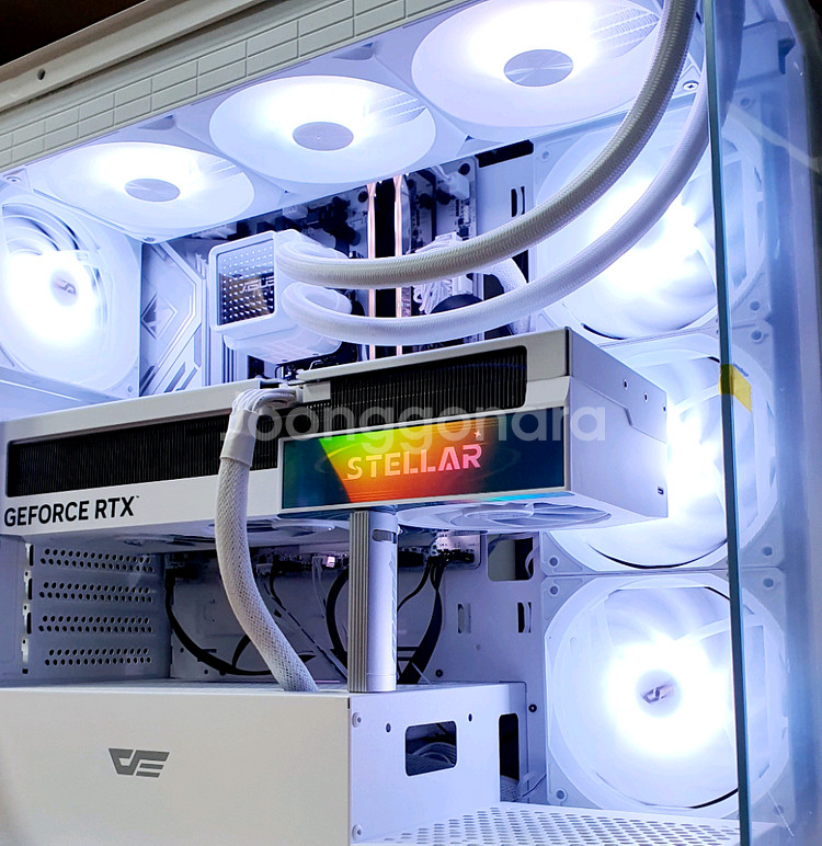 화이트고사양컴퓨터 9800X3D RTX5080--1