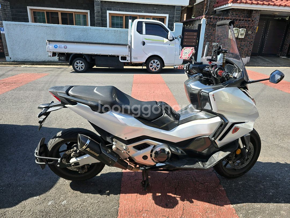 24년식 포르자750 팝니다--2