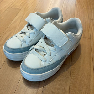 FILA 흰색 운동화 240mm