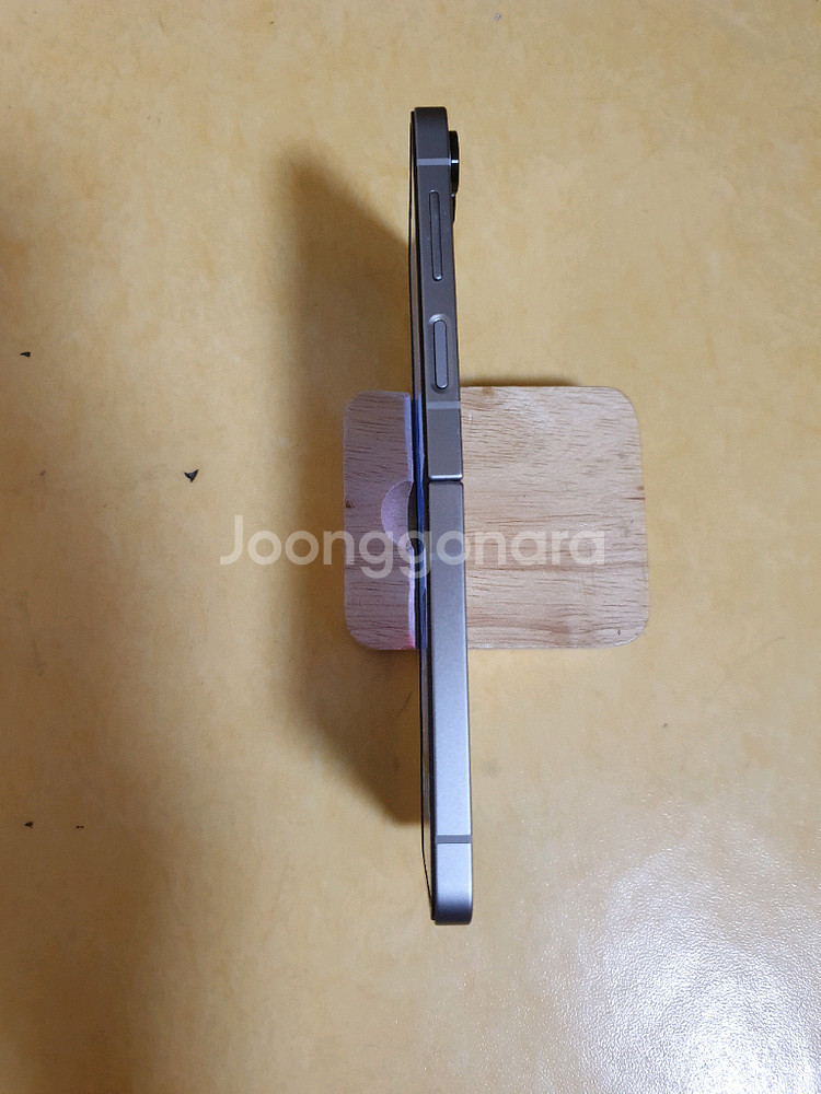 갤럭시 z플립6 256G AA급 액정교체--2