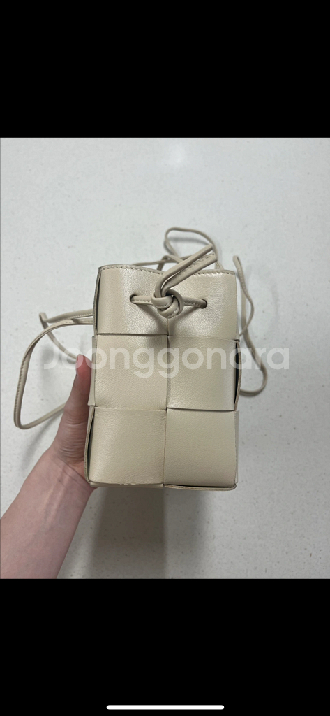 보테가베네타 카세트 카프스킨 버킷백 미니 포리지--3