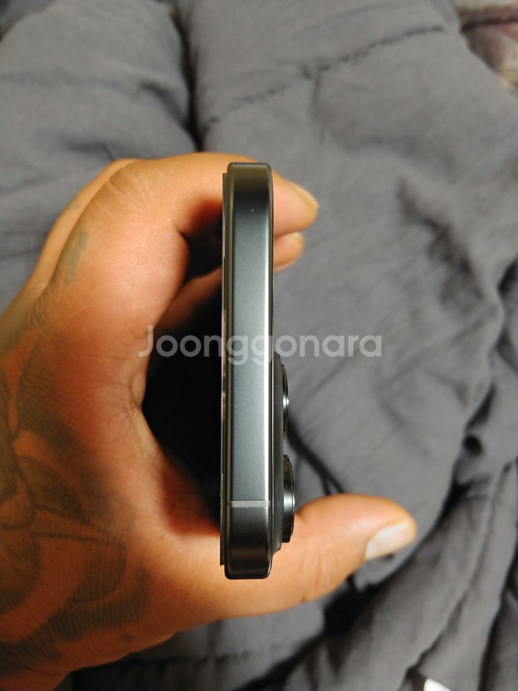 아이폰 16프로맥스 256gb 블랙티타늄 판매합니다--2