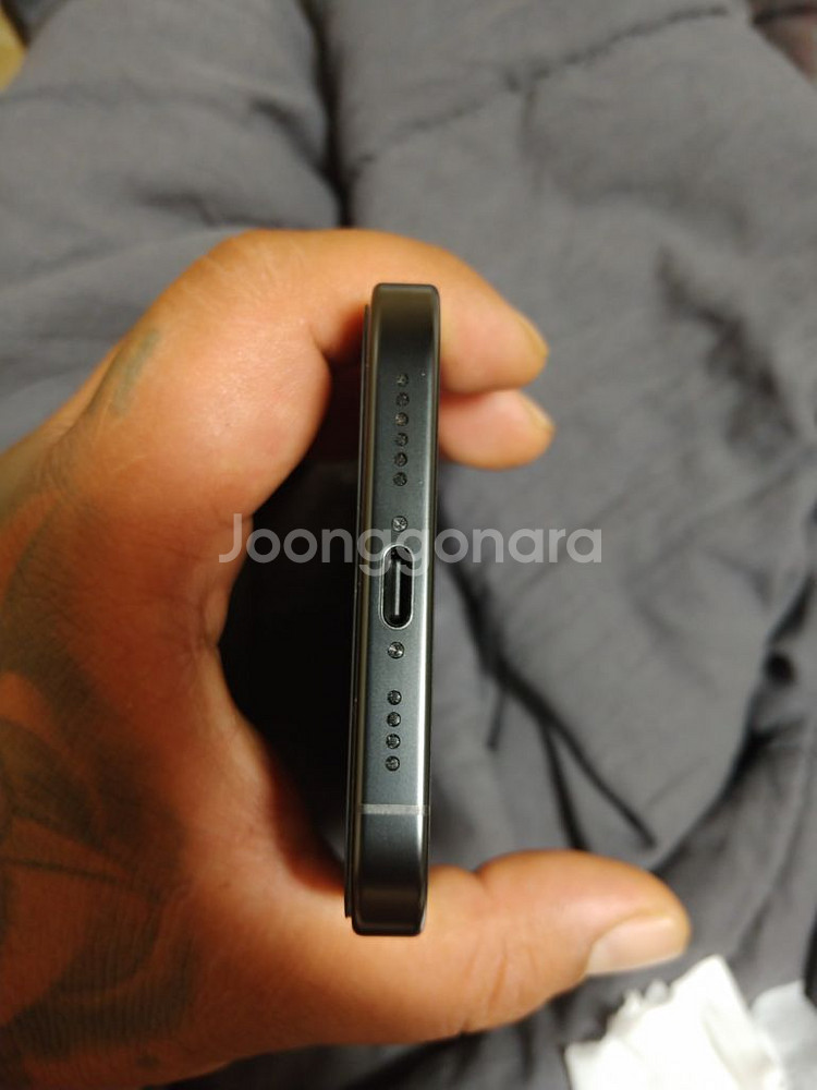아이폰 16프로맥스 256gb 블랙티타늄 판매합니다--3