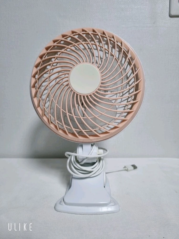 집게형 탁상용 선풍기 이미지