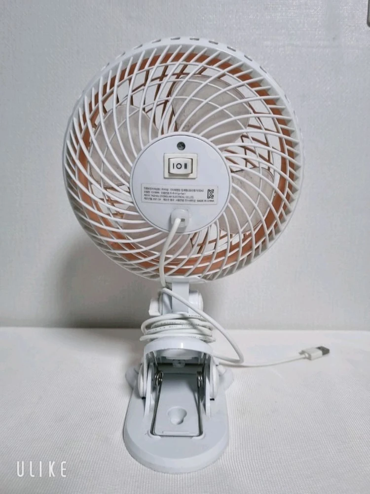 집게형 탁상용 선풍기 이미지