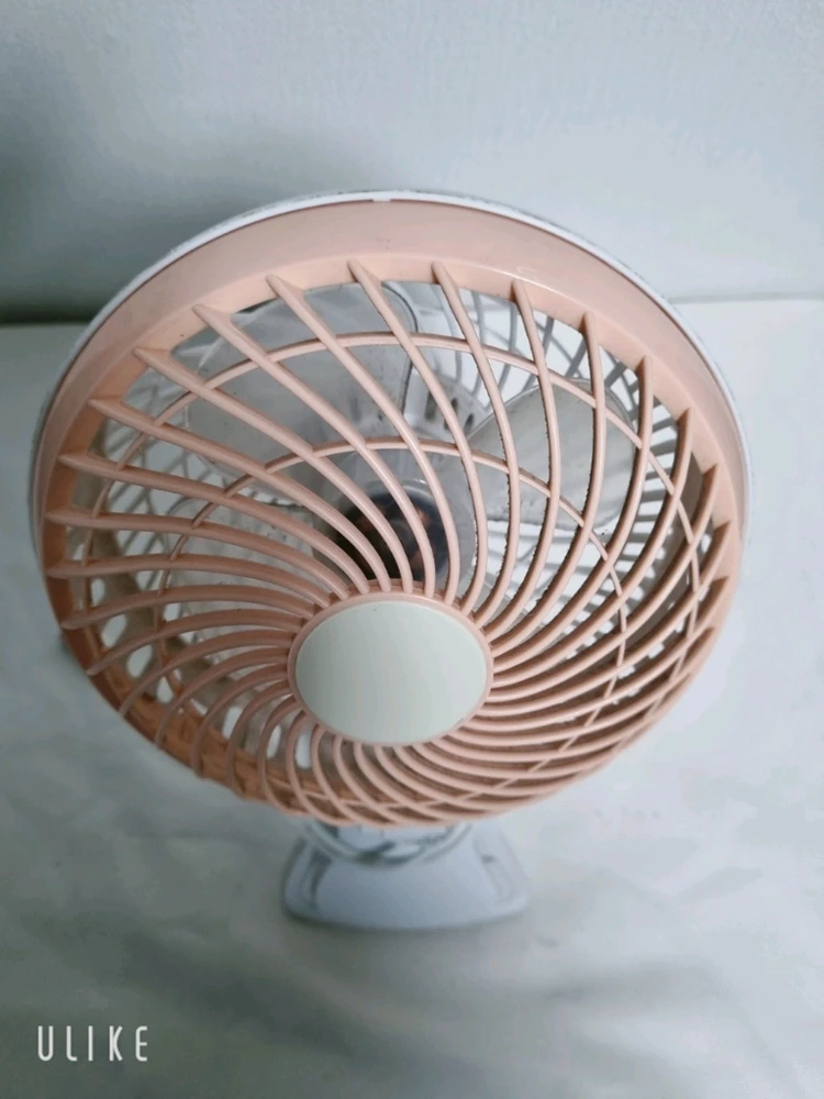 집게형 탁상용 선풍기 이미지