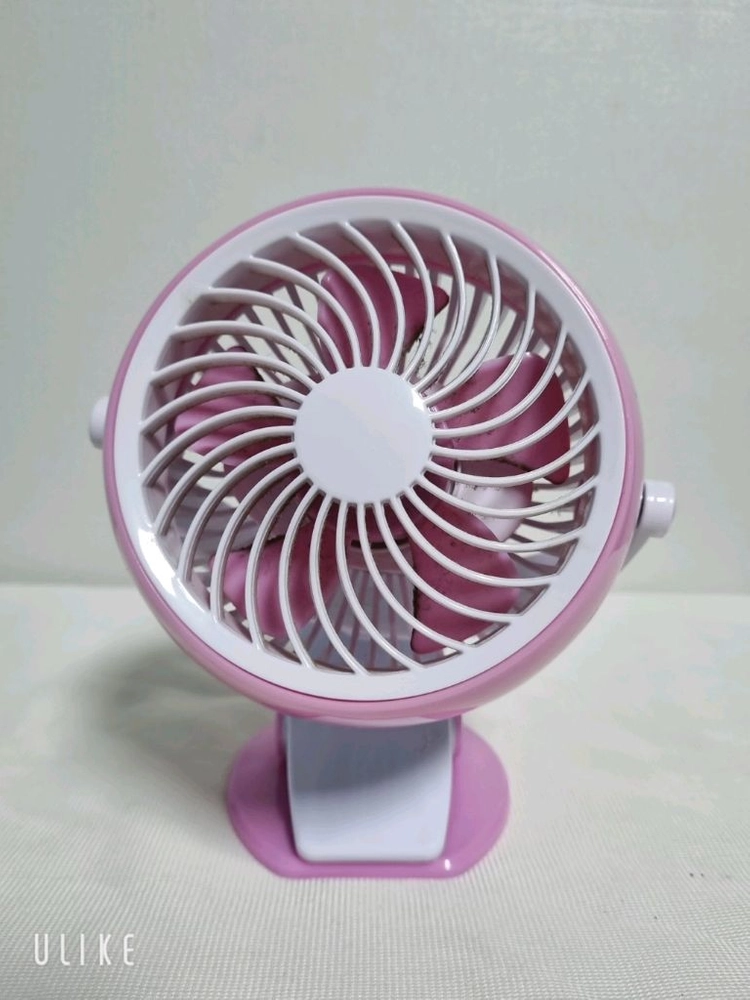 집게형 충전식 탁상 선풍기 이미지