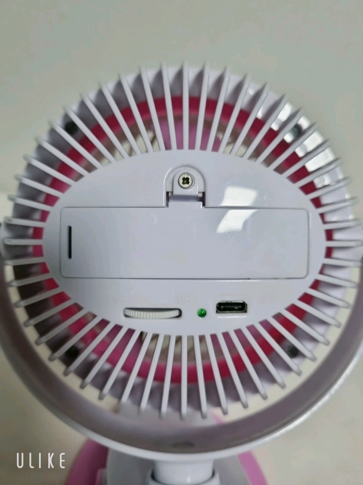 집게형 충전식 탁상 선풍기 이미지