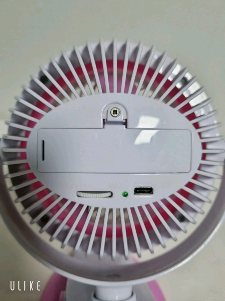 집게형 충전식 탁상 선풍기 이미지