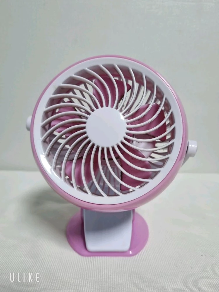 집게형 충전식 탁상 선풍기 이미지
