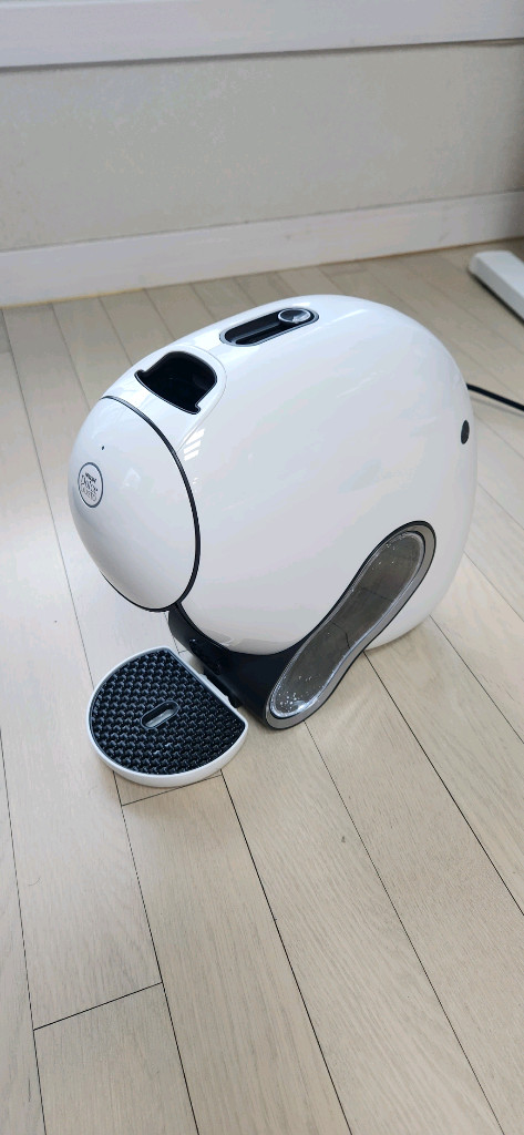 네스카페 돌체구스토 네오 캡슐 커피 머신 이미지