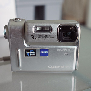 유니크한 디자인 소니 사이버샷 DSC-F88 팝니다