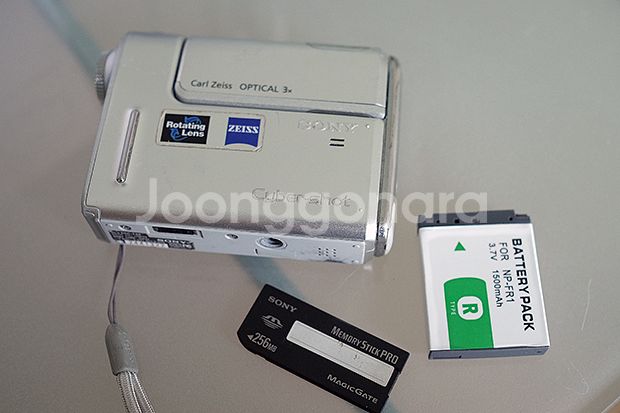 유니크한 디자인 소니 사이버샷 DSC-F88 팝니다--1