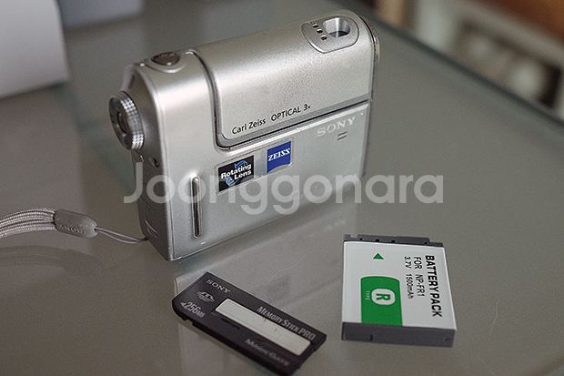 유니크한 디자인 소니 사이버샷 DSC-F88 팝니다--2