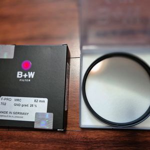 B+W 82mm 702 GND grad nd 25