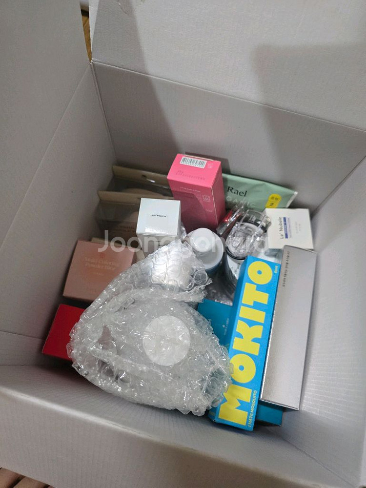 미개봉 화장품들과 소품들 일괄판매 (많음)--0