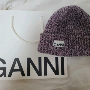 GANNI 니트 비니 라일락 사세 컬러 (반택포함가격)
