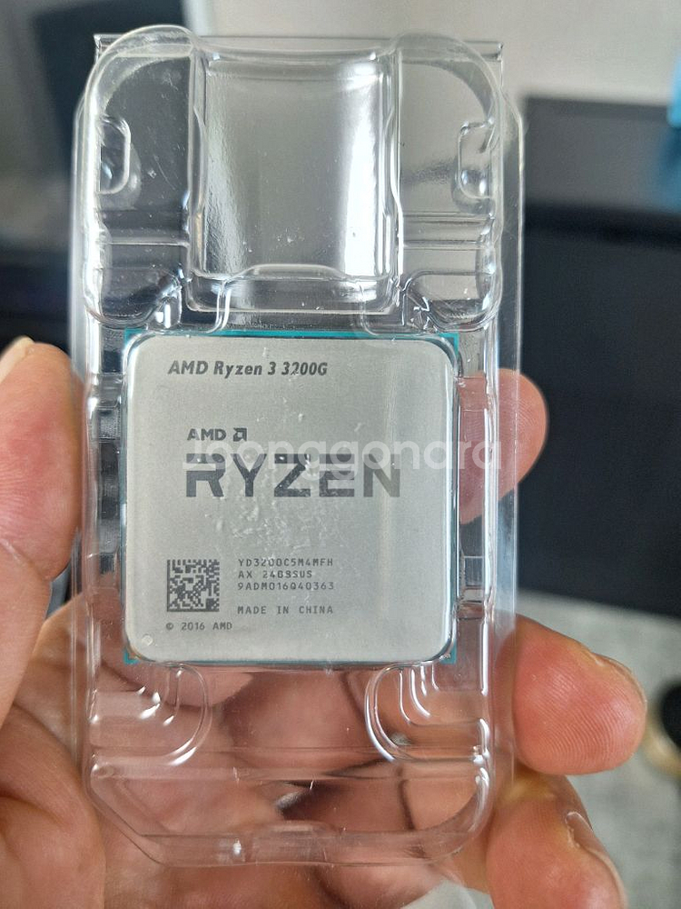AMD Ryzen 3 3200G--0