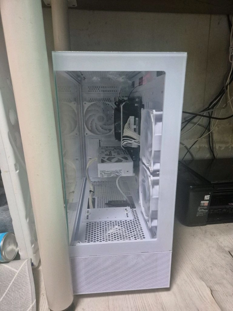 NZXT U30 화이트 PC 본체 RTX5060 - 안심되는 중고거래