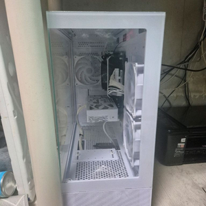 NZXT U30 화이트 PC 본체 RTX5060