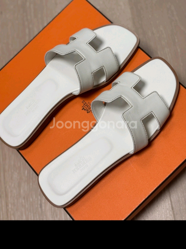 에르메스 오란36.5(카프스킨) 화이트색상 팝니다--0