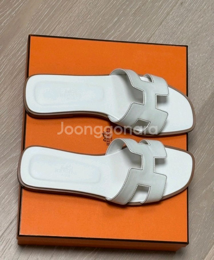 에르메스 오란36.5(카프스킨) 화이트색상 팝니다--2